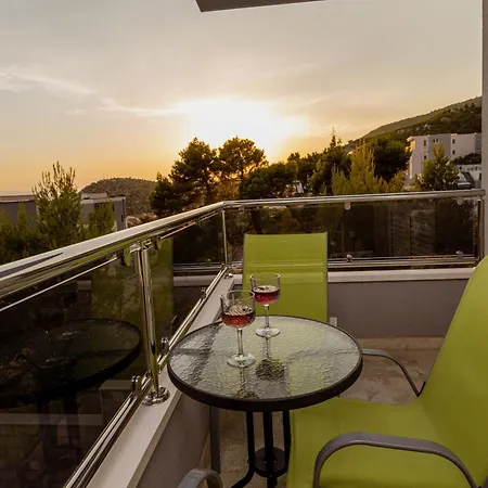 Em アパート マカルスカ