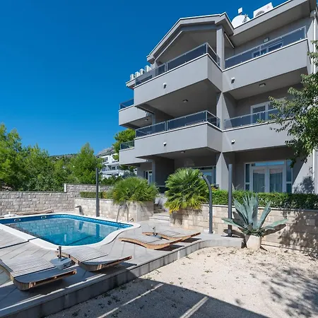 Lägenhet Em Makarska