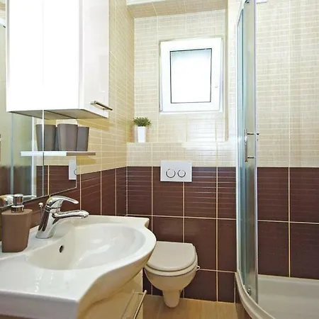 Em Apartment *