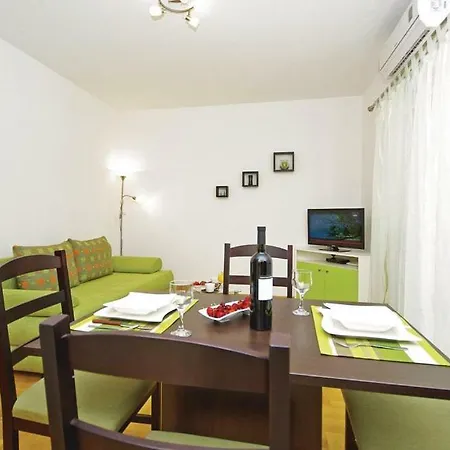 Em Apartman Makarska