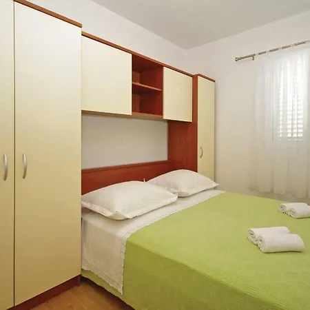 Em Apartment *