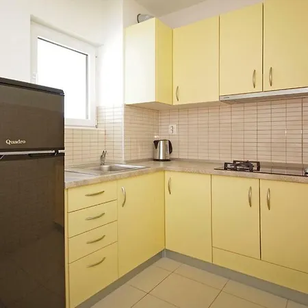 Em * マカルスカ