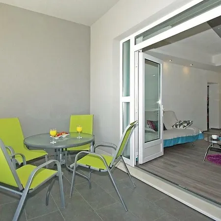 Apartman Em *