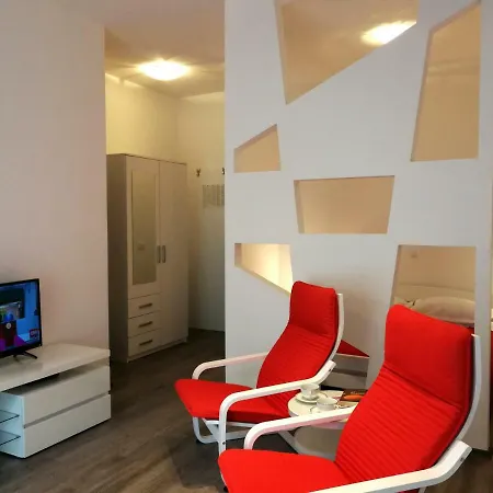 Em * マカルスカ